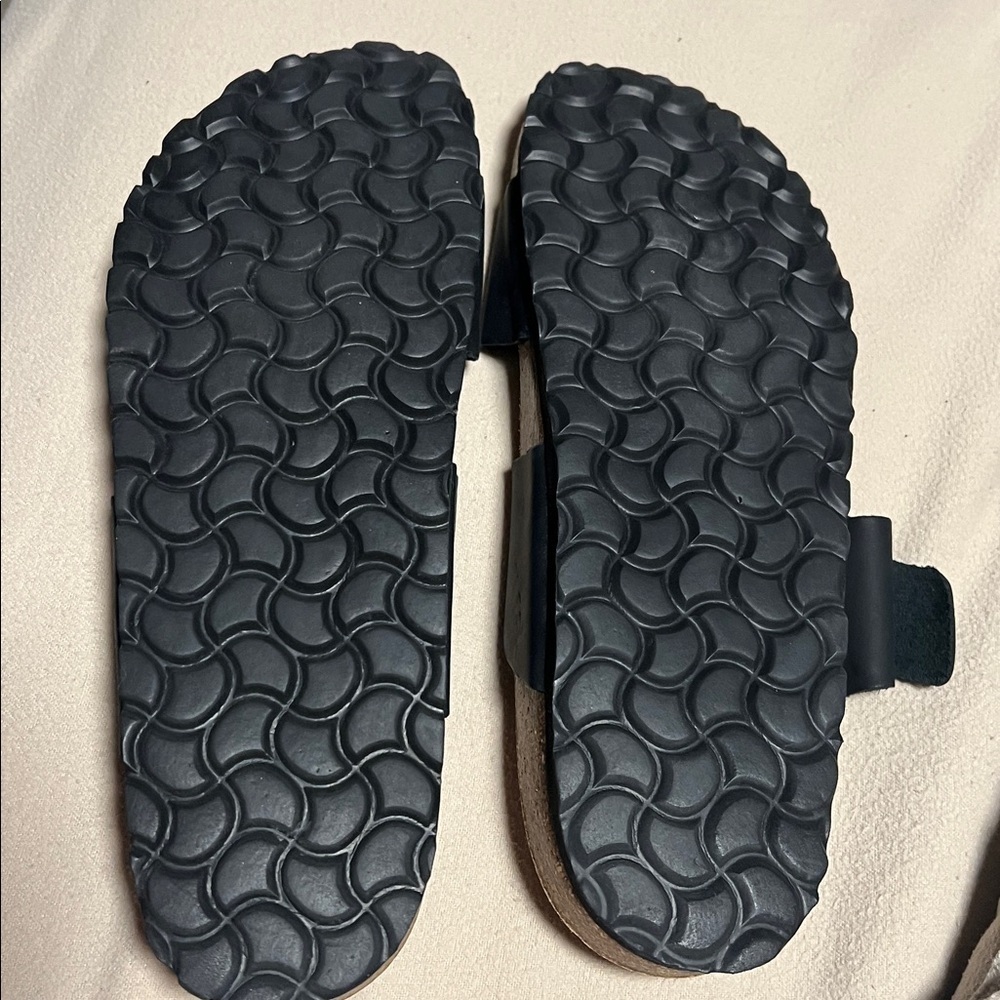 Natura women’s Black Sandals with Gold Buckles NEW - Picture 4 of 5